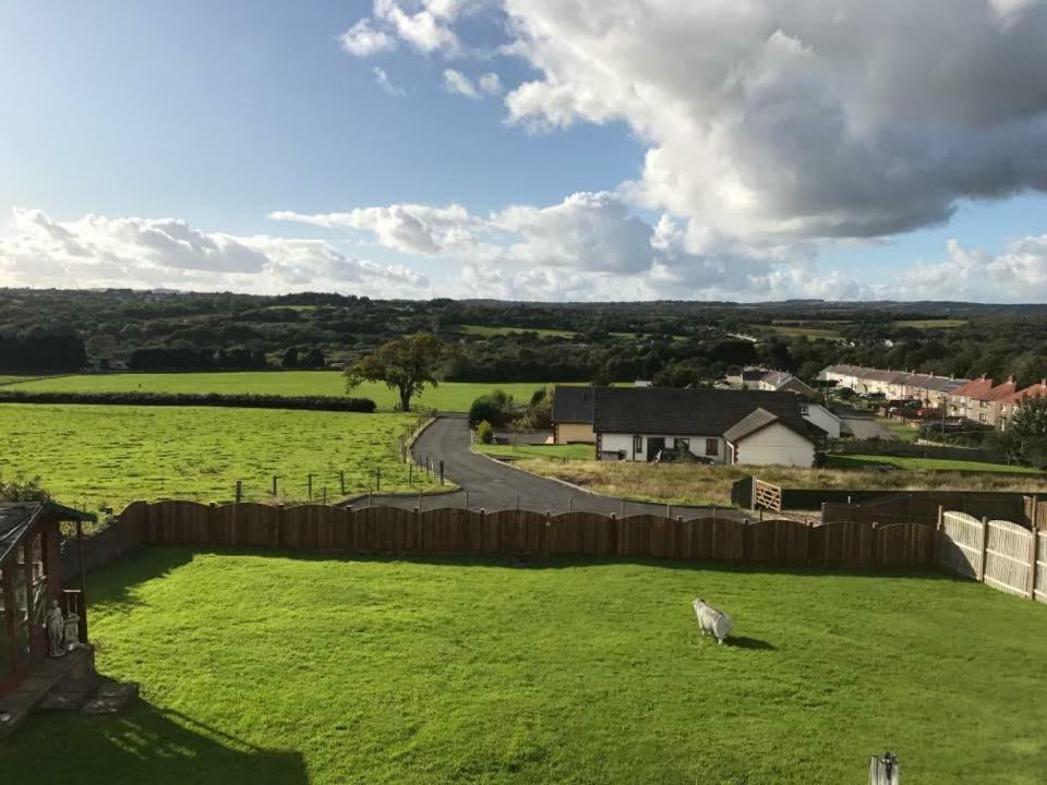 Valley View / Gwel Y Cwm Ammanford Exterior photo
