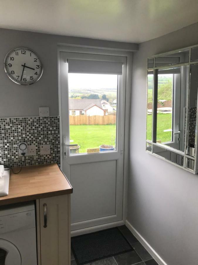 Valley View / Gwel Y Cwm Ammanford Exterior photo